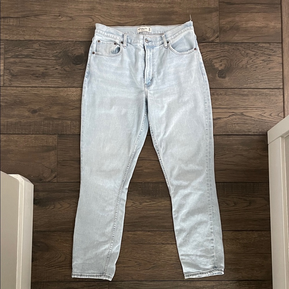 Abercrombie & Fitch The Skinny High Rise Jeans